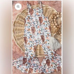 Highland Cows floral print suspender romper. NWOT!